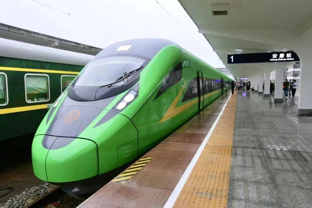 西安至四川达州首开“复兴号”动集动车组列车！最快旅速压缩近3小时
