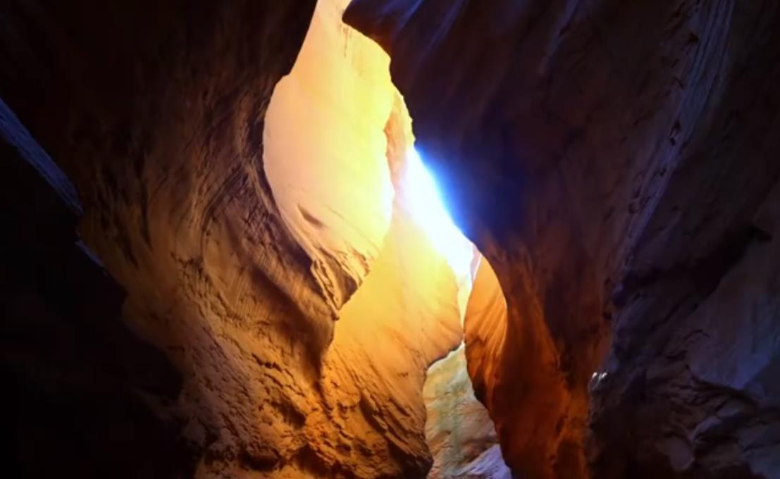 冬日陕西延安甘泉大峡谷光影效果拉满