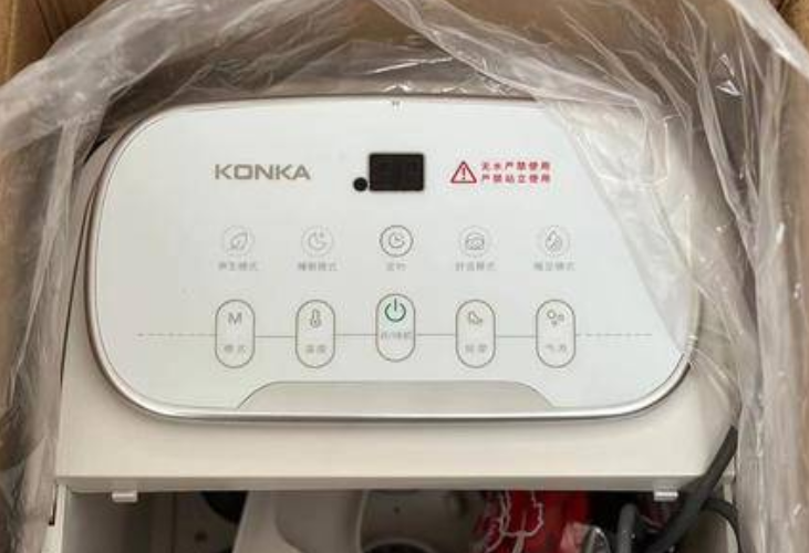 网购电子洗脚盆收货后发现盆底有水渍 客服：出厂前过水测试残留