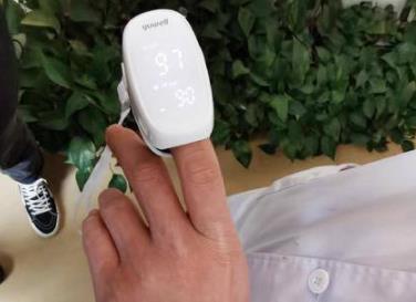 一飞冲天的血氧仪怎么用？能被智能手表等其他设备替代吗？