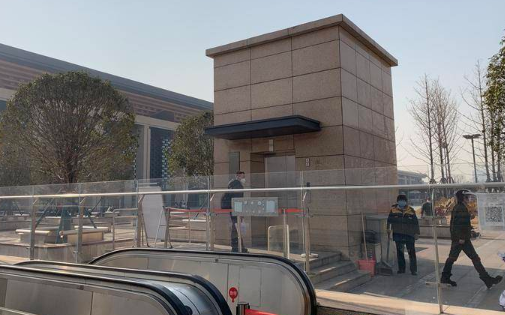 华商记者帮|开车到西安火车站接人 工作人员建议将车停在北广场较为方便