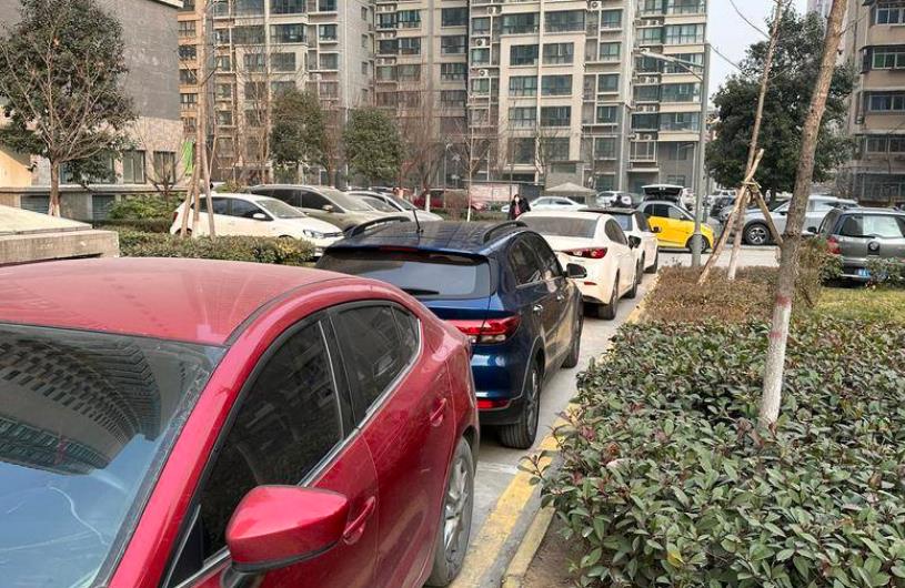 西安一小区计划每半年摇号一次分配停车位部分业主不满 物业：目前没有更好的办法