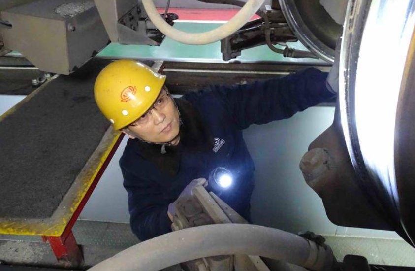 春运人物丨火眼金睛的“机车医生”：2022年发现重大隐患获奖十余万