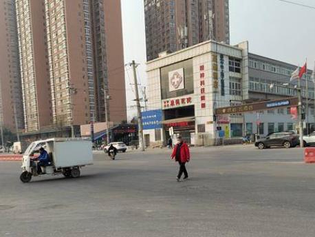 咸宁东路和知学巷丁字能否增设红绿灯 新城交警：已上报，将联合现场调研