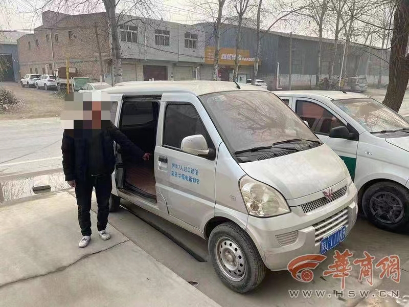 听到店主起床 正偷盗的两窃贼落荒而逃