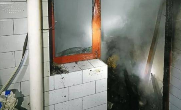 西安一村庄自建房内电热毯凌晨起火 幸无人员被困