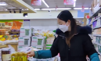 华商头条|陕西潼关：年货节里迎新春