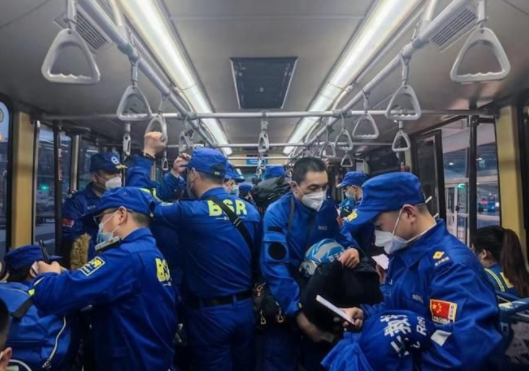 陕西救援队落地伊斯坦布尔 驰援土耳其震区