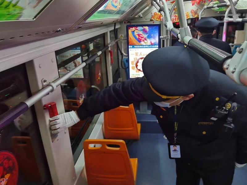 去年西安暂停23家驾校培训业务 新开公交线路18条