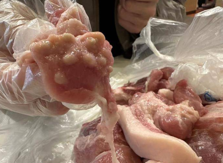 华商记者帮|从人人乐买回的肉有泡状物 超市人员：反馈给采购方，暂不能下判断