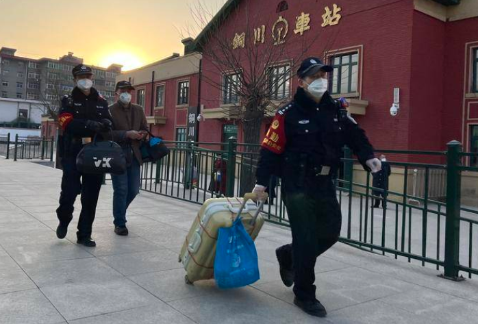 助力特殊旅客平安出行 西安铁警开辟“绿色通道”