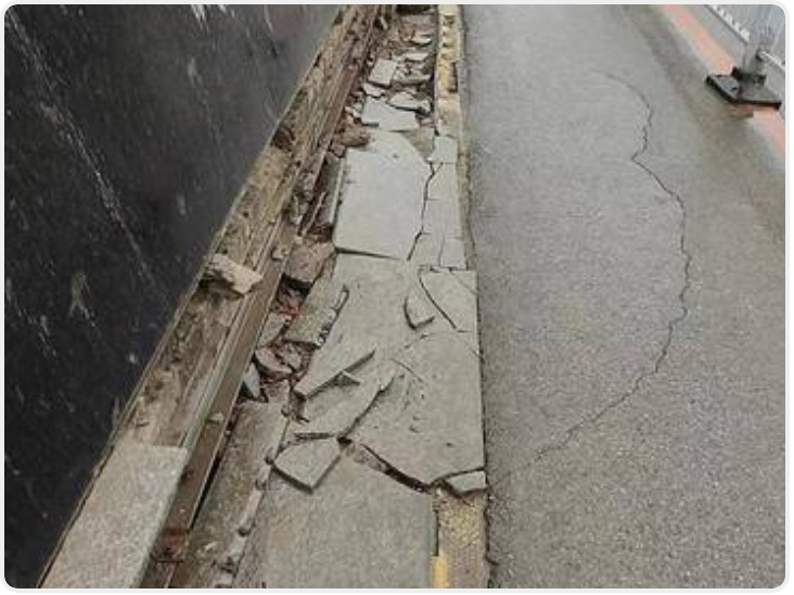 小8跑街|路面坑洼破损 违停车占道凤城二路这些问题待整改