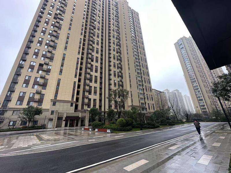 精装房还没入住卫生间就漏水 3个月了等不来维修人员