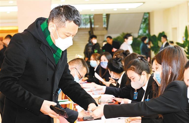 聚焦中心工作 履行神圣职责 西安市政协委员昨日报到