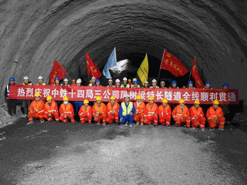 提前6个月！安岚高速凤树梁特长隧道双洞全线贯通