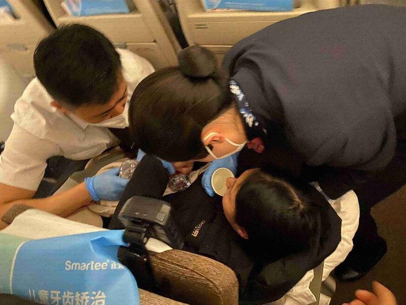 东航飞西安航班乘客突发疾病 乘务组紧急处理化解险情