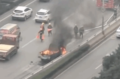 突发！西安南三环一新能源汽车自燃 事故无人员伤亡