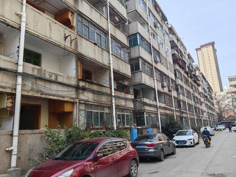 华商记者帮|房子拆迁后赔偿款都拿到了 想买房时发现还登记在自己名下