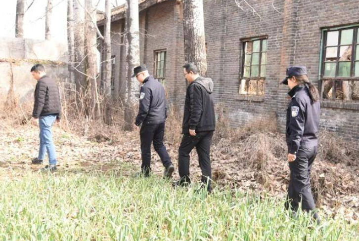 周至公安开展“空中+地面”禁种铲毒踏查行动