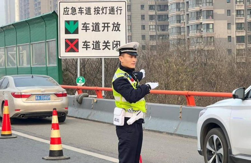 绕城高速早高峰可借用应急车道试运行一周 每天1860余辆小客车借道
