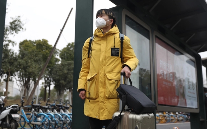 “从上海坐公交到北京”登上热搜后 他理解了那个被网暴的粉发女孩