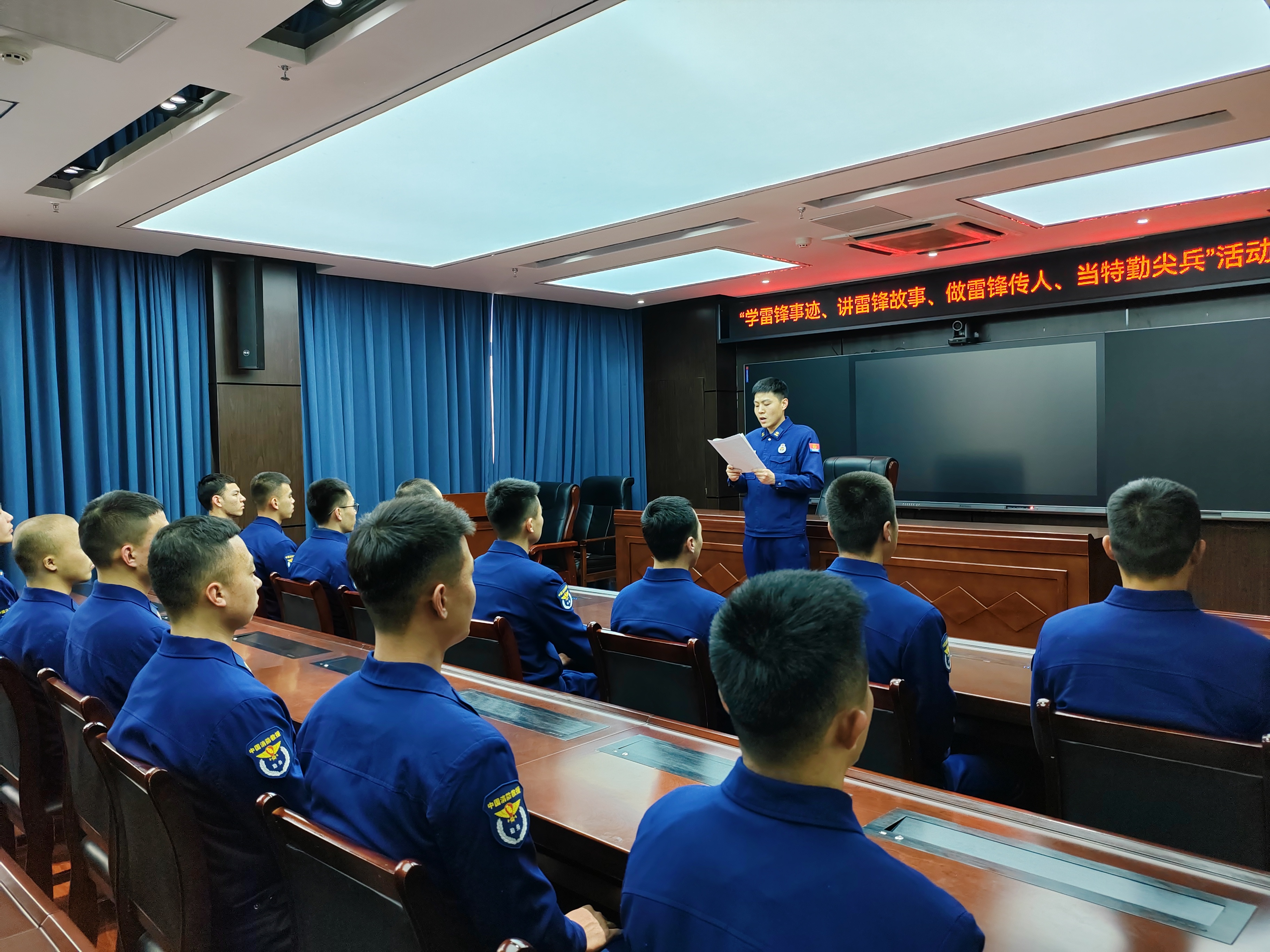 先进典型分享立足岗位学雷锋的体会（张洋摄）.jpg