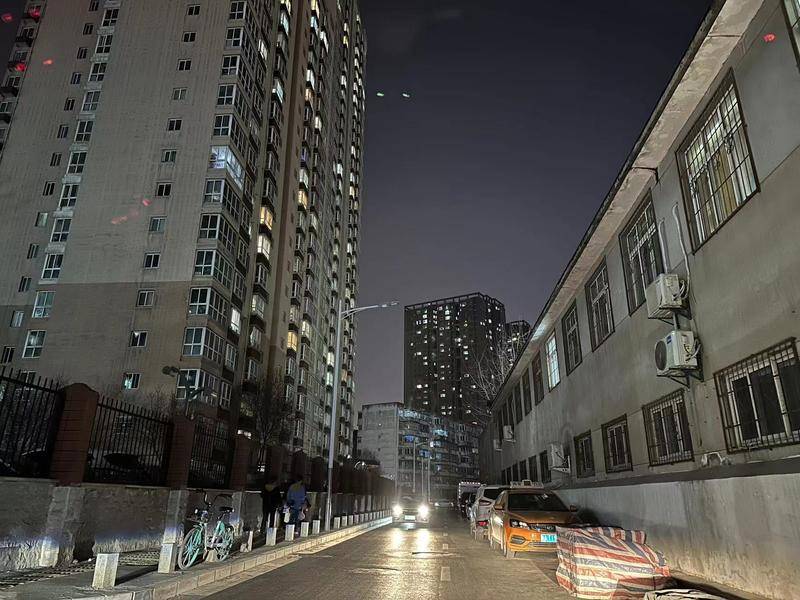 华商记者帮|鲁家村路早已修好 两侧路灯何时能点亮？