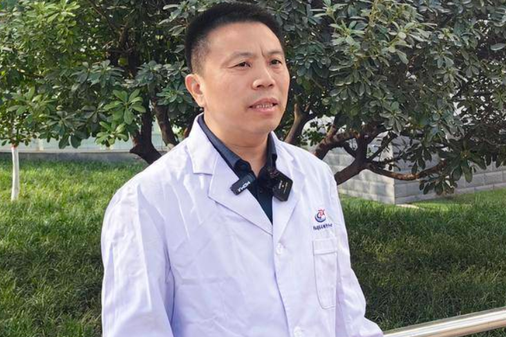 病毒学专家余鹏博：出现发热咳嗽等流感症状尽早就医 切忌自己胡乱吃药