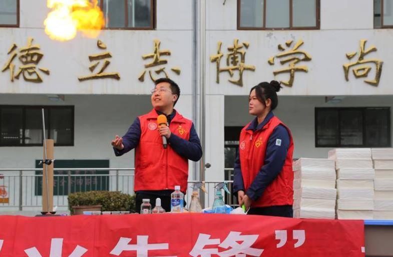 传承雷锋精神 弘扬时代新风|“驭火先锋”：做科普、献爱心……他们坚持了几十年