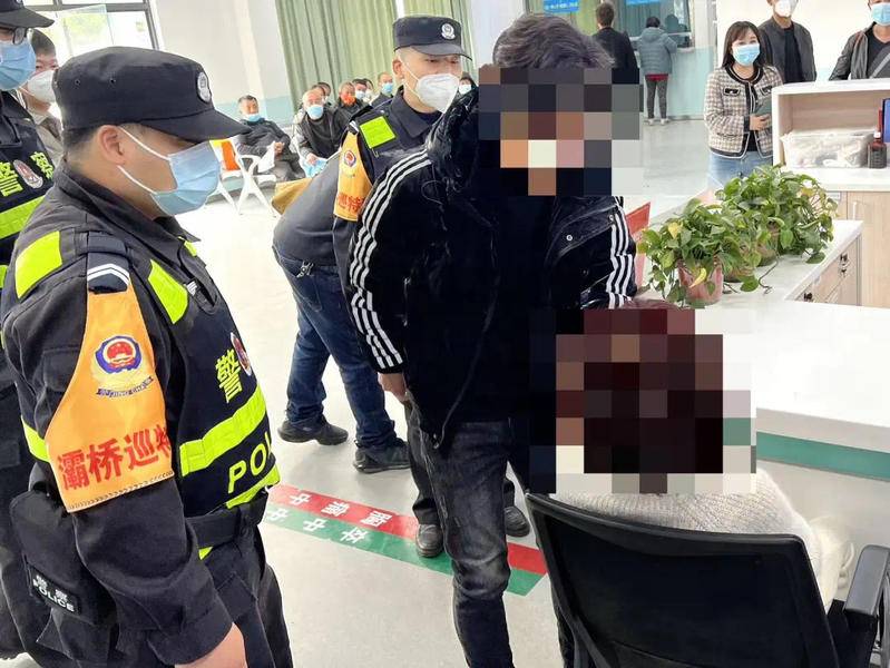 民警巡逻时遇到求救：“我妈刚喝了农药，快救救她”！