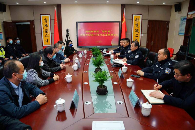 御锦城区域违停拥堵怎么缓解 交警大队长对话社区学校住户