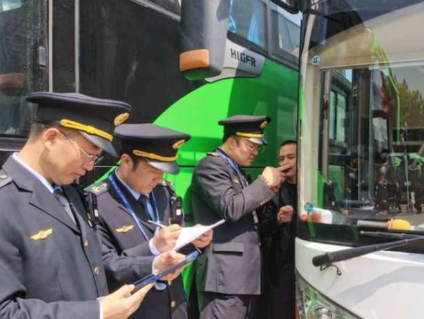 2辆山西旅游大巴涉嫌违规营运 西安严查旅游客运市场