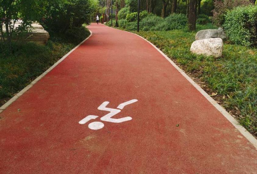 快来跑步打卡！唐城墙遗址公园塑胶跑道建成开放