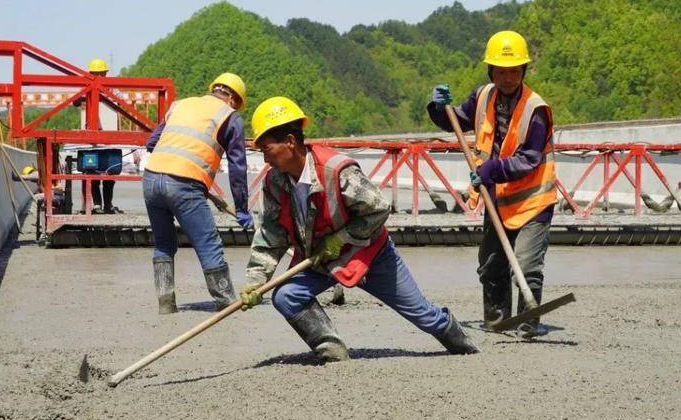 掀起大干热潮 确保丹凤至山阳高速公路9月通车