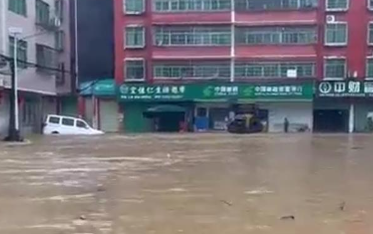 江西抚州特大暴雨导致大规模城镇内涝 一村庄45人被困