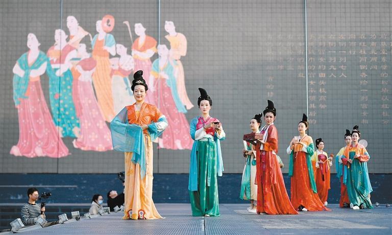 "汉服体验"激发西安文旅融合新活力-要闻_华商网新闻