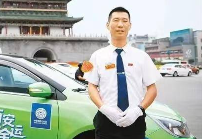 用心服务！西安“标兵”的哥热情服务 上海游客盛赞