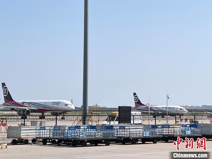 陕西织密连通中亚“空中丝绸之路”。　李一璠　摄