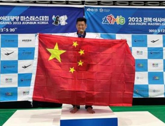 领奖展示五星红旗 李东宪：我怕台湾人忘记回家的路