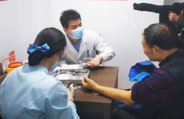 华商头条|108坊故事丨义诊志愿者服务站 把医院专家请进社区问诊