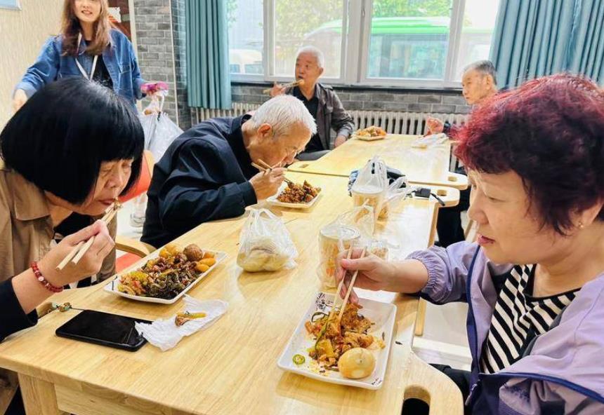 “高·幸食堂” 让85岁独居老人再也不发愁吃饭了截至目前西安市设老年助餐点719个