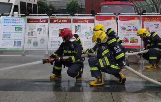 现场开展消防、急救演示演练 新城区开展防灾减灾宣传活动