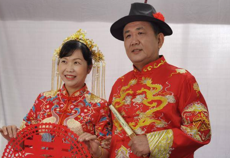 108坊故事丨半坡社区组织免费拍婚纱照 老人们从害羞到“抢拍”