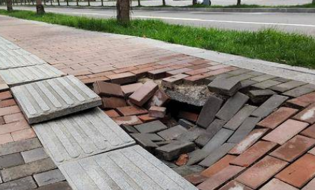 小8跑街|科技二路人行道地面塌陷 居民盼尽快修缮