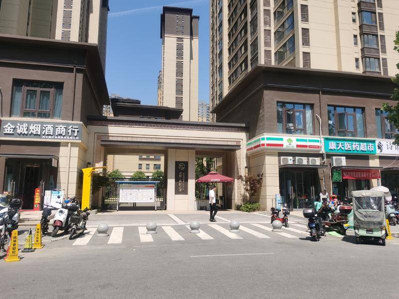 从小区走到公交站需要20多分钟 七旬老人急盼“增”站