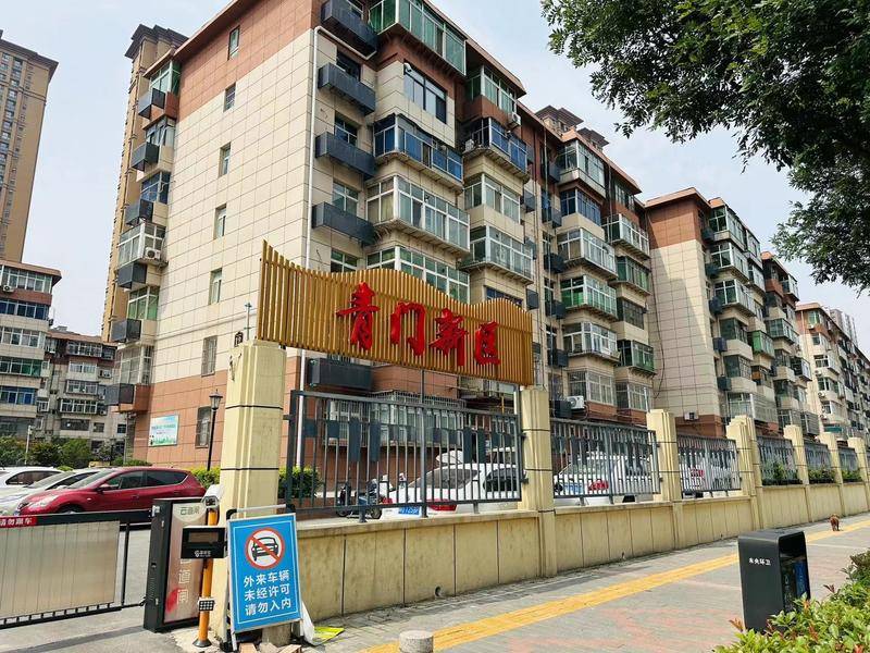 华商记者帮|西安青门新区小区改造下水管道工人“罢工” 居民家卫生间成“水帘洞”