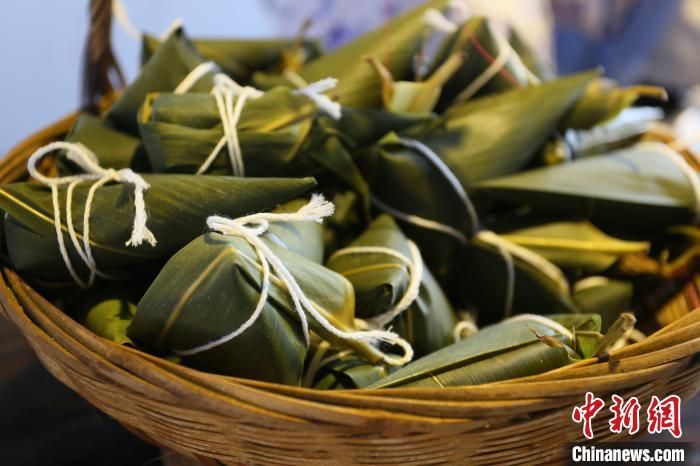 资料图：小巧玲珑、有棱有角的秭归清水粽 王康荣 摄