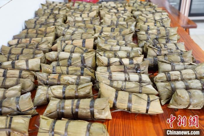 资料图：做好的灰汁粽子。 任俊翔 摄