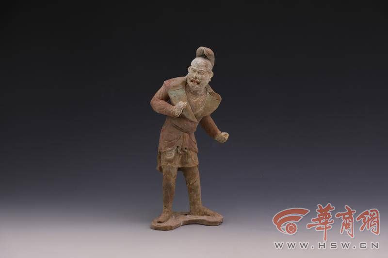 康比比墓胡人俑（M15：12）.jpg