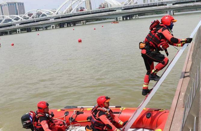 提升水域救援专业能力 西安消防开展多阶段水域救援培训